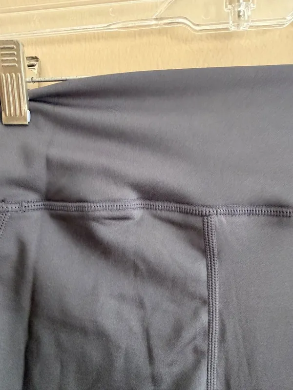 Halara M High-Rise Gray Biker Shorts With Side Pockets - M - Image 4