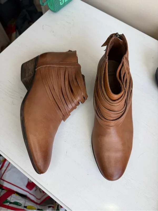 Clarks | Spye Celeste Booties Sz 7.5 Strap Detail Low Heel - Image 3