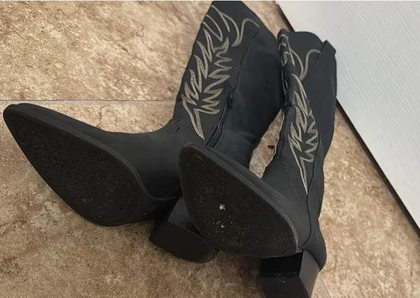Black cowgirl boots Size 5.5 - Image 3