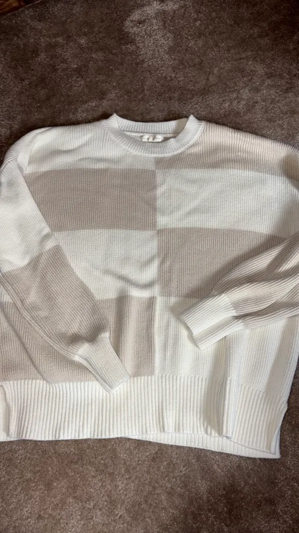 Tan and white sweater Size M - Image 2