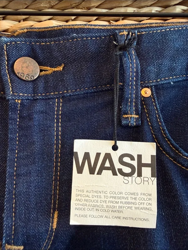 NWT Gap Real Straight Mid-Rise Dark Wash Jeans, 31 Regular - Image 4