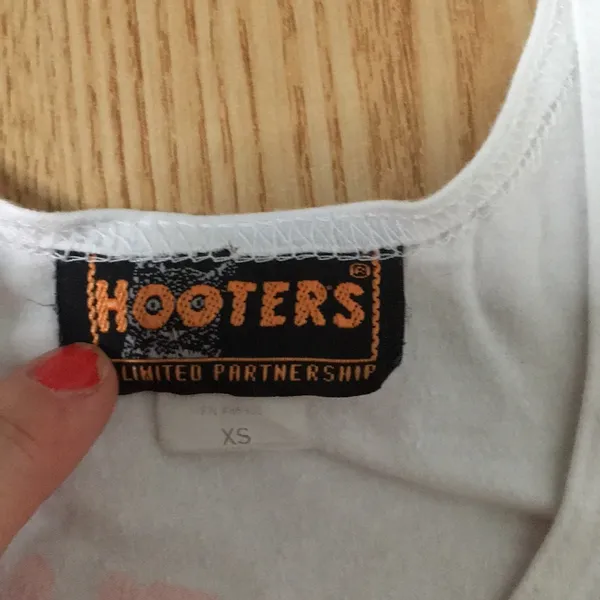 B62 #11 Hooters Girl Worn Uniform Tank From Charlotte North Carolina Xs - Image 4