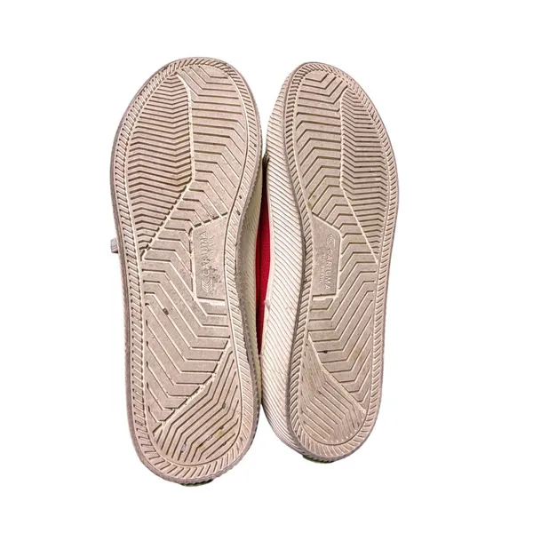 Cariuma Red Low Canvas Sneaker Size 8.5 - Image 5