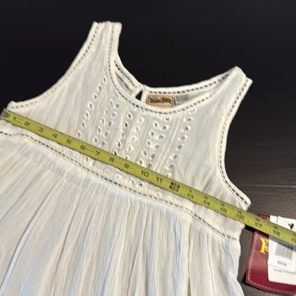 Yak & Yeti White Sleeveless Eyelet Top NWT - Image 5