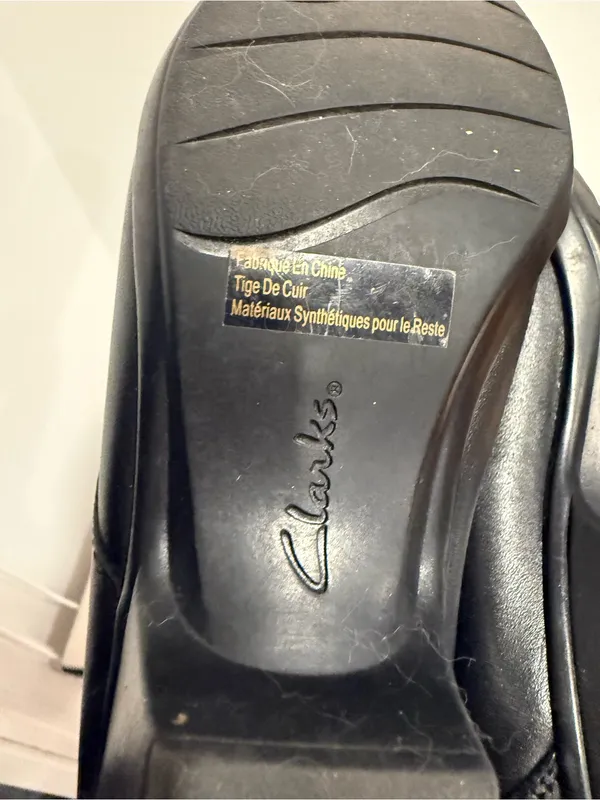 Clarks Bendables Ingalls Falls Black Leather Ruched Button Ankle Bootie Size 7.5 - Image 9