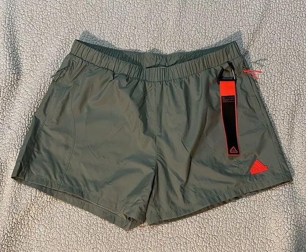 W C ESC Short - Image 3