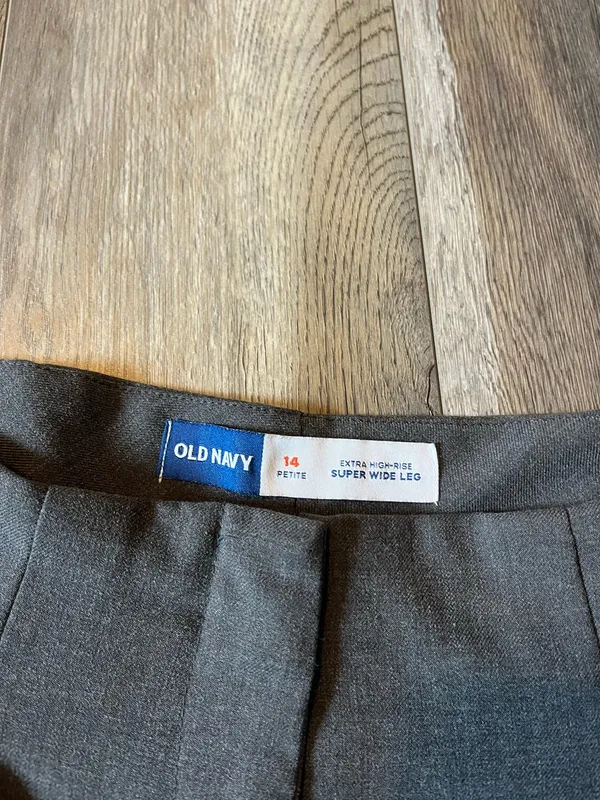 Old Navy Extra High Rise Wide Leg Trousers in Grey Melange - Image 4