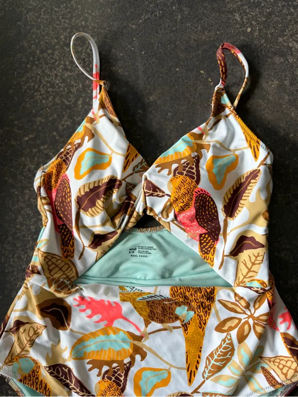 Aerie Women’s Medium Floral Cut Out One Piece Ruffle Swimsuit Twist - Image 2