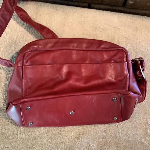 Perlina Leather Oxblood Purse with Adjustable Strap - Image 2