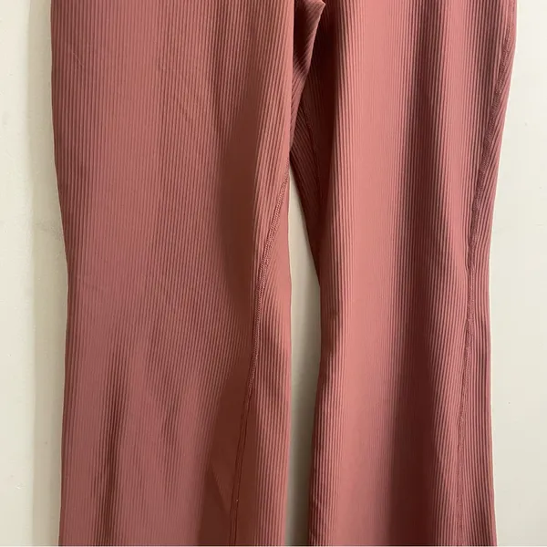 Old Navy Powersoft Ribbed Flare Leggings Brown Size M - Image 6
