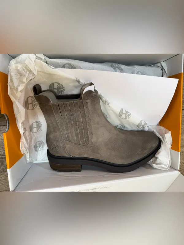 Timberland Brimfield‎ Chelsea Boots - Women's size 9.5 - Image 2