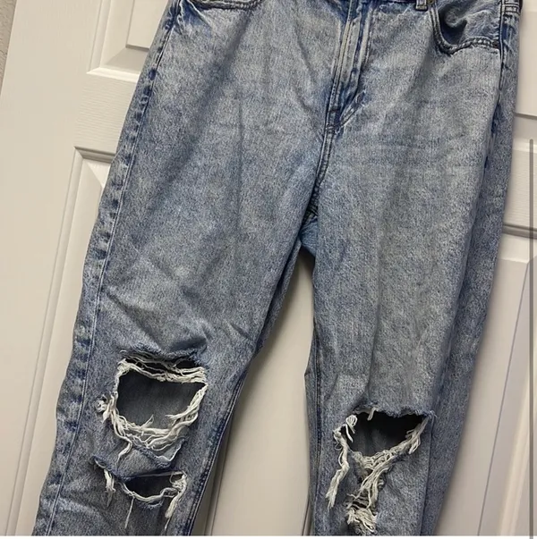 American Eagle distressed mom straight jeans - Image 2