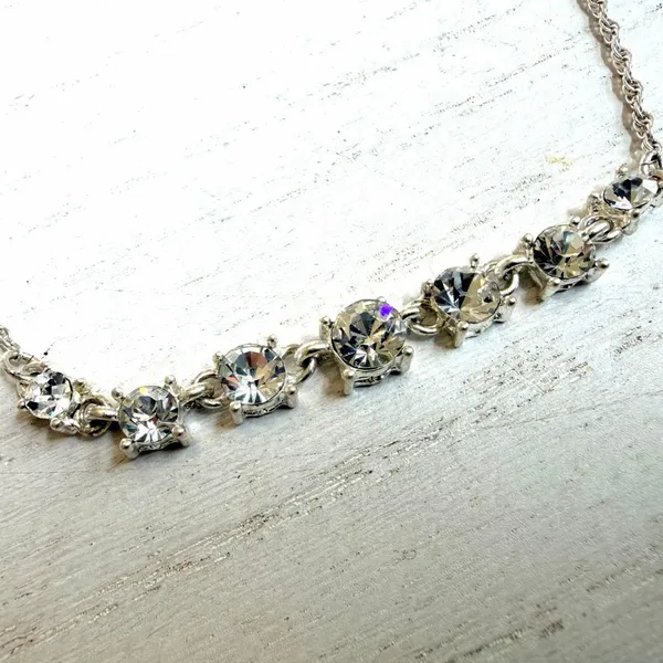 Avon Rhinestone Necklace Silver Tone Graduated Crystal Necklace - Image 3