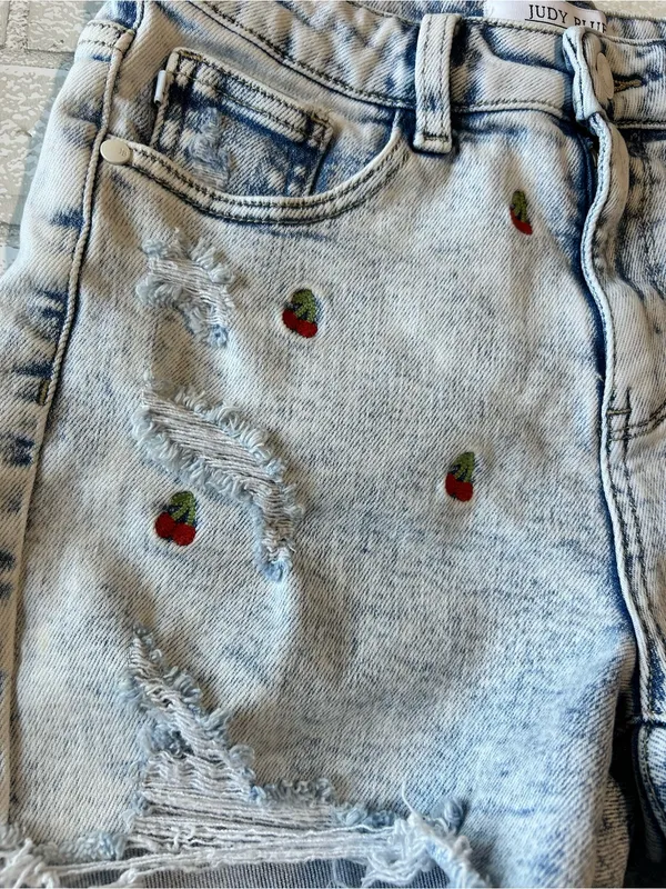 Judy Blue High-Rise Cherry Denim Shorts - light Wash Size Small 100% Cotton - Image 3