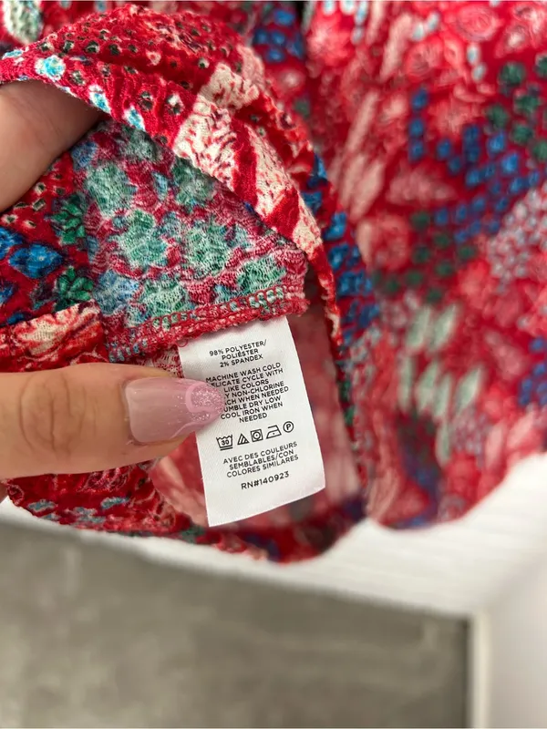 LOFT Colorful Patterned Lightweight Top Size M - Image 9