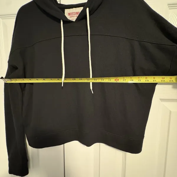 Mossimo Women’s Cropped Black Long Sleeve Pullover Size Medium - Image 6