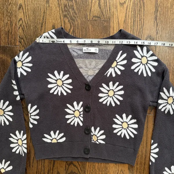 Hollister Daisy Cardigan Sweater Womens XXS Button Front Dark‎ Gray Knit Floral - Image 3