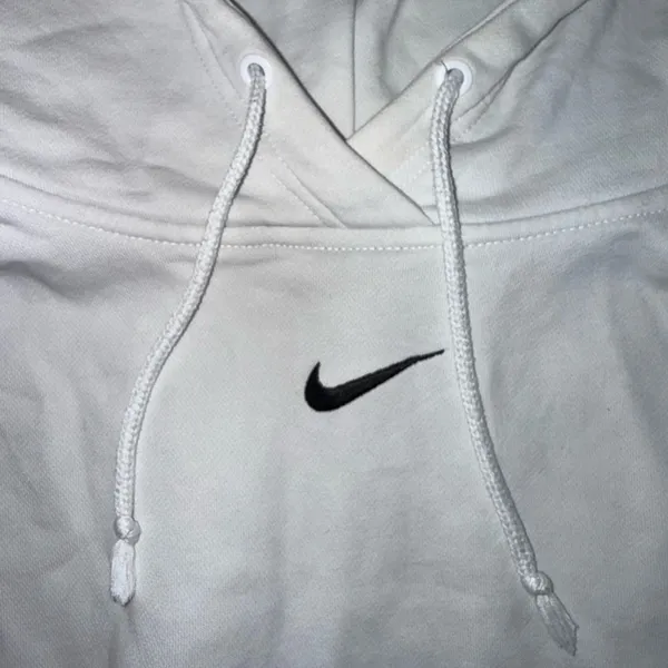 White Nike sweatshirt - Image 3
