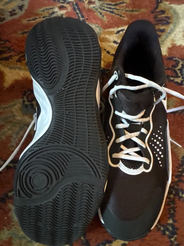 Women’s Nike Elevate Black Basketball Shoes size 10.5 - Image 2