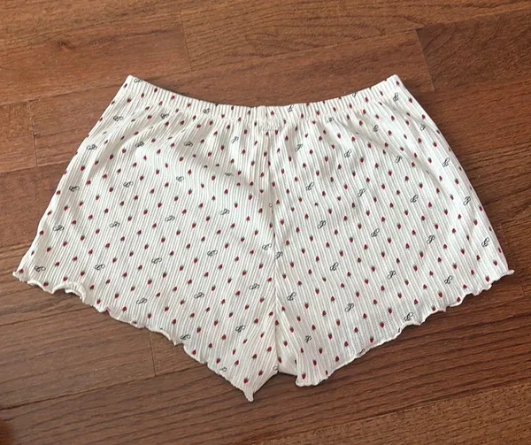 NWOT Victoria’s secret PINK needle pointelle strawberry print shorts XS - Image 3