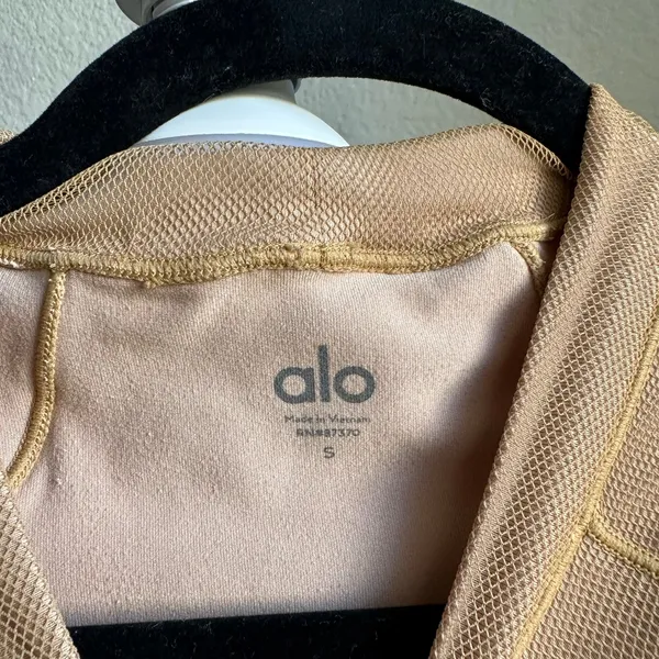 Alo Yoga Tan Textured Tulle Longsleeve - Image 4