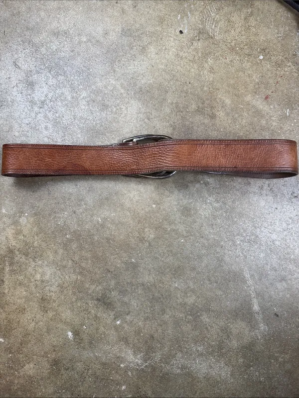 Classic Brown Leather Belt with Large Loop Buckles
Size: Medium - Image 6