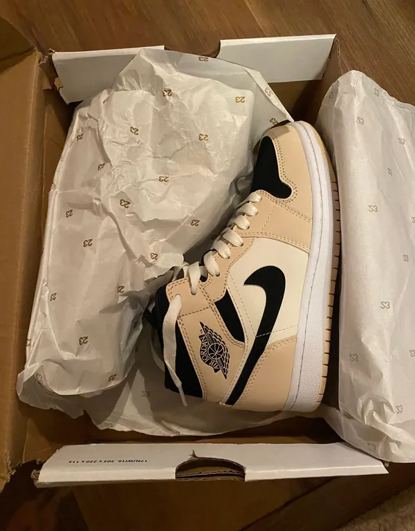 Air Jordan 1 Mid - Image 5