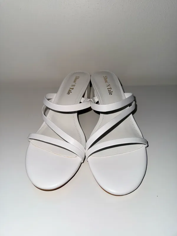Shoe’N Tale White Strappy Chunky Block Sandals Heels Bridal Wedding New - Image 2