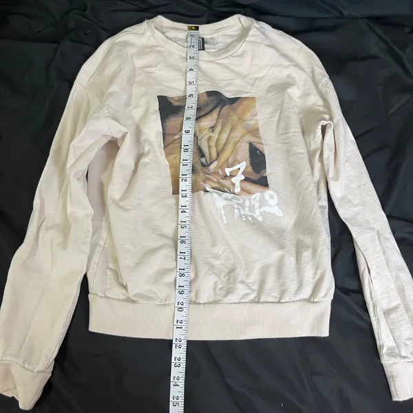 H&M Ariana Grande 7 Rings Long-sleeved Sweatshirt - Image 7