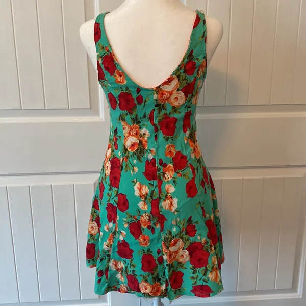Vintage Style Floral Pin Up Dress - Image 5
