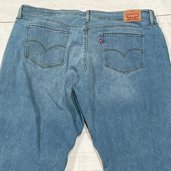 Levis Strauss blue denim cropped jeans - Image 4