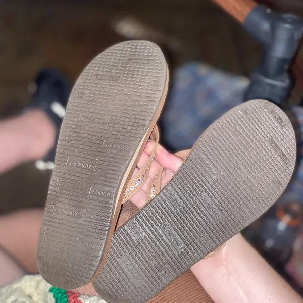 Rainbow sandals size 6 - Image 5