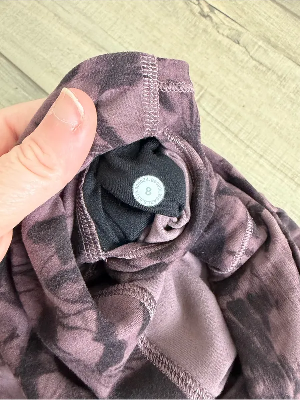 Lululemon Align High Rise 21in Cropped Leggings Mini Dusk Floral Antique Black 8 - Image 6