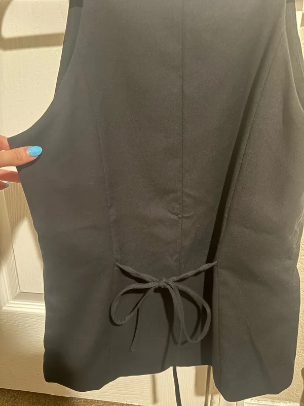 Abercrombie black button front sleeveless vest - Image 3