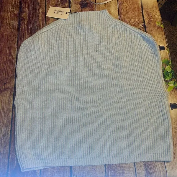 Women’s NWT THML Sweater S/S Shirt Size M - Image 6