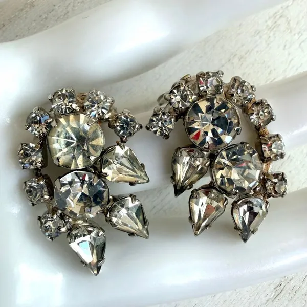 Vintage Clear Rhinestone Clip-On Earrings - Image 6