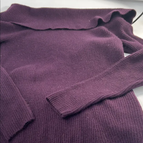 Bloomingdale's Off-the-Shoulder Plum Sweater cashmere - Image 2