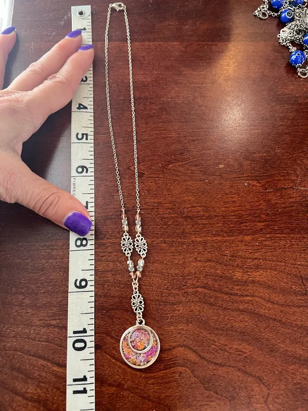 Silver necklace with floral pendant - Image 3