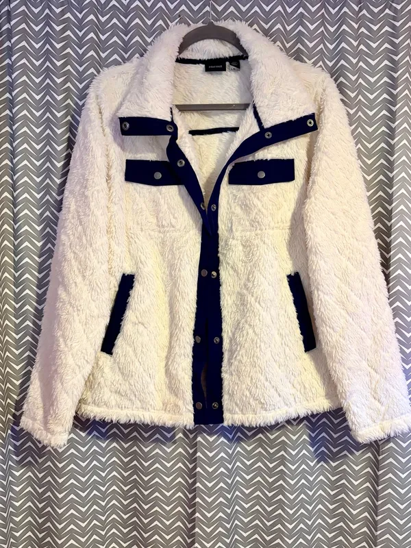 Marmot | Janna Fuzzy Button Down Jacket, Large - Image 2