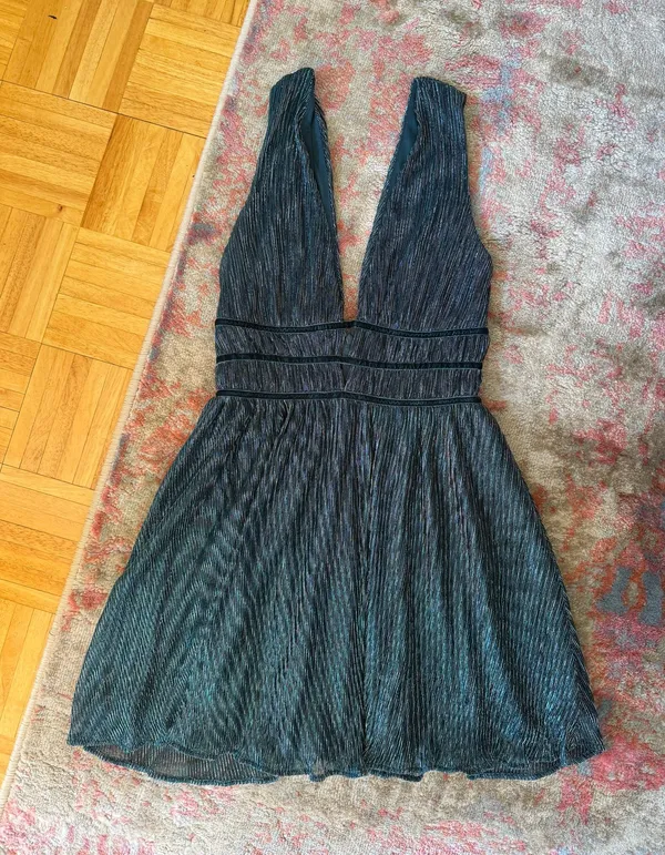 Lulus Green Dress - Image 2