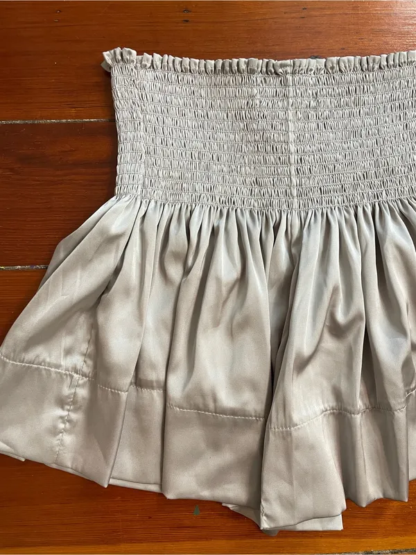 NATURAL LIFE Daisy Flowy Satin Shorts Smocked Silver Gray XS/S 💛🎀 - Image 7