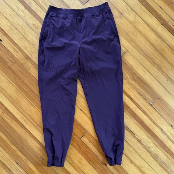 Lululemon Adapted State Jogger in Cassis Size 8 - Image 3