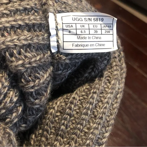 UGG Classic Cardy knitted sweater 3 button fold over boots.Silver color. Size: 8 - Image 16