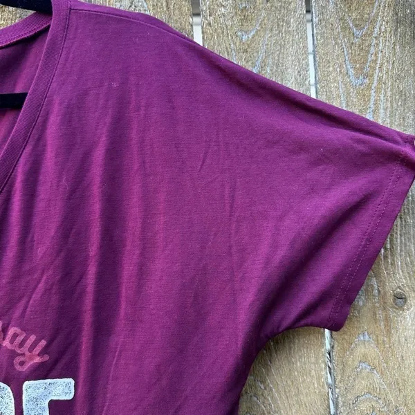 Broadway Oklahoma! Musical Graphic T-Shirt Women’s M Burgundy V-Neck Theater Tee - Image 5