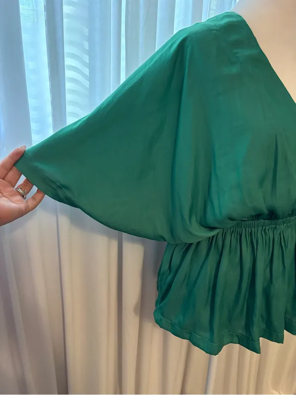🆕 bohme V-Neck Kimono Style Satin Top Emerald Green Size S - Image 5