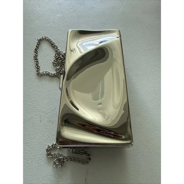AKIRA Lead The Way Shiny Silver Metal Box Clutch Bag with Chain Strap - Image 9