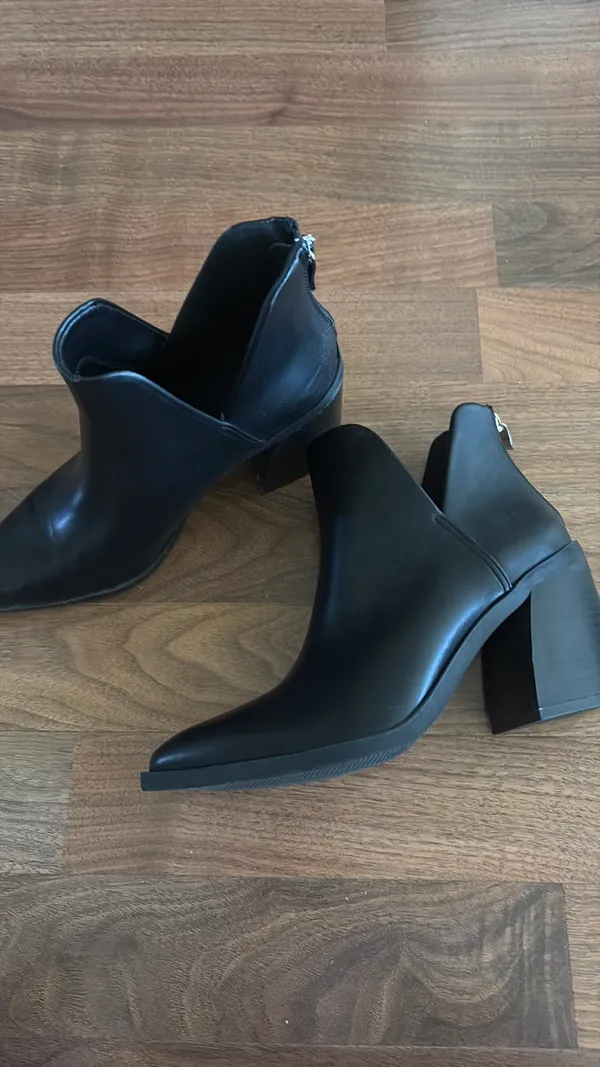 Black Boot Heels Size 7 - Image 4