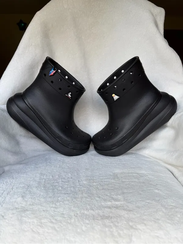 Crocs Unisex Crush Ankle Boots M6 / W 8 With Charms - Image 9
