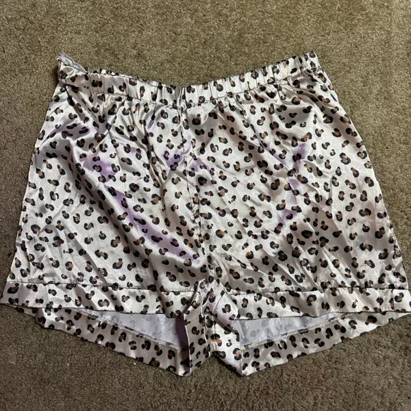 Boohoo Leopard Print Satin Pajama Shorts Women US 16 Tan Black Animal Sleepwear - Image 2