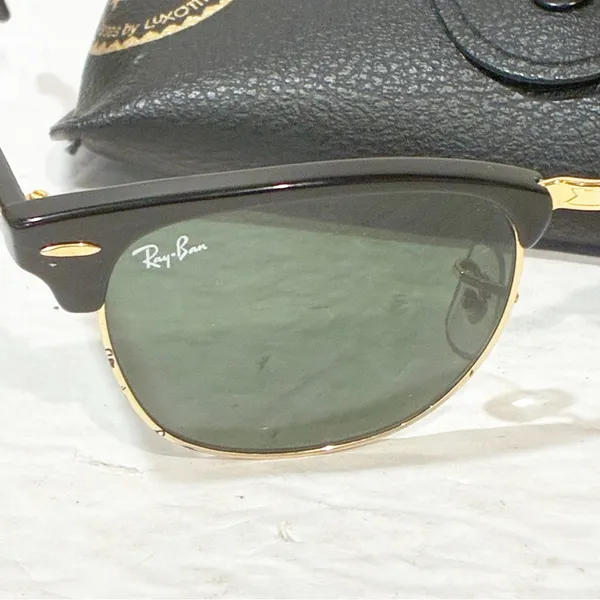Ray Ban Unisex Clubmaster Classic Black‎ Gold Trim Sunglasses - Image 2